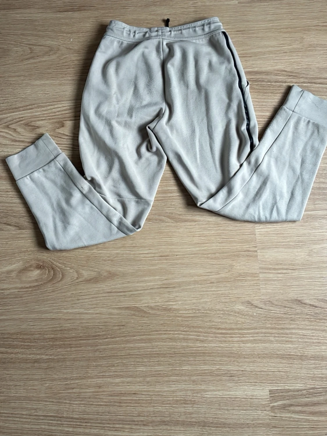 Ljusgrå mjukisbyxor med snörning - 1