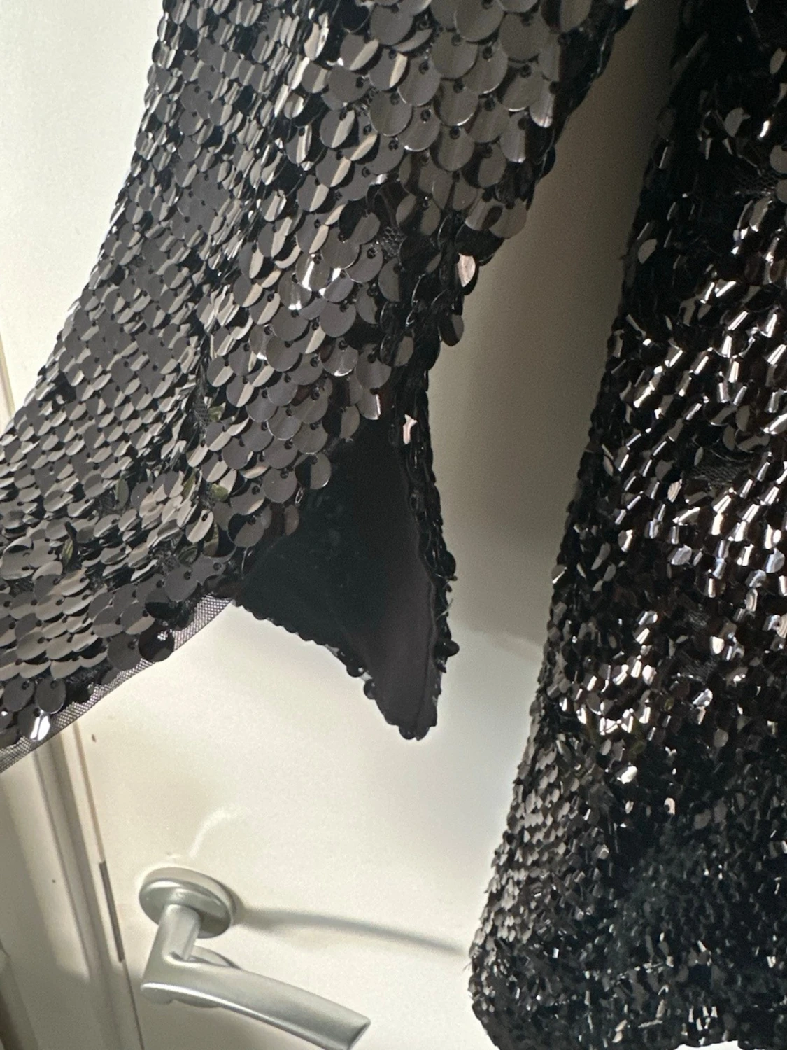 Svart Arket paljettklänning med långa ärmar - 4