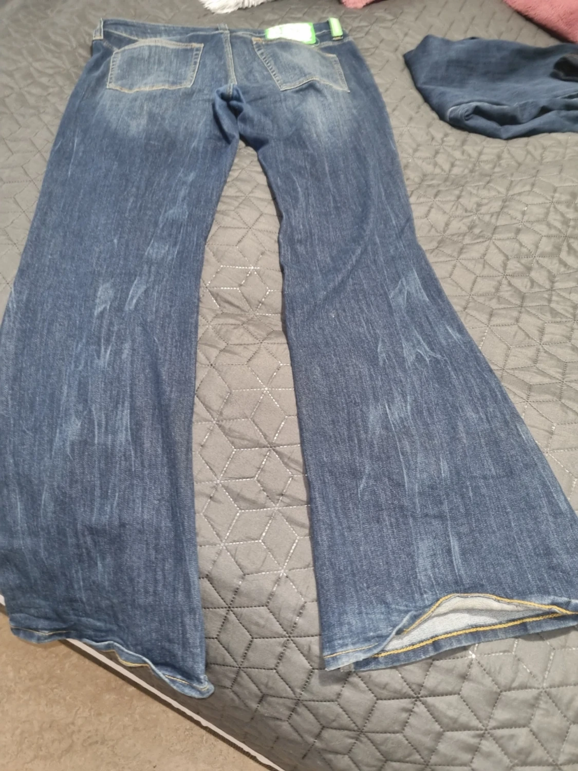Blå bootcut jeans med slitningar - 5