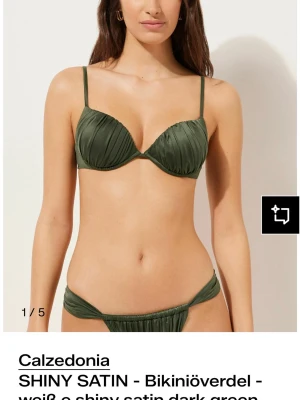 SÖKER!!!! - Hör av er om ni säljer överdelen i denna gröna färg!!! Helst för under 450kr! I storlek xs/s.