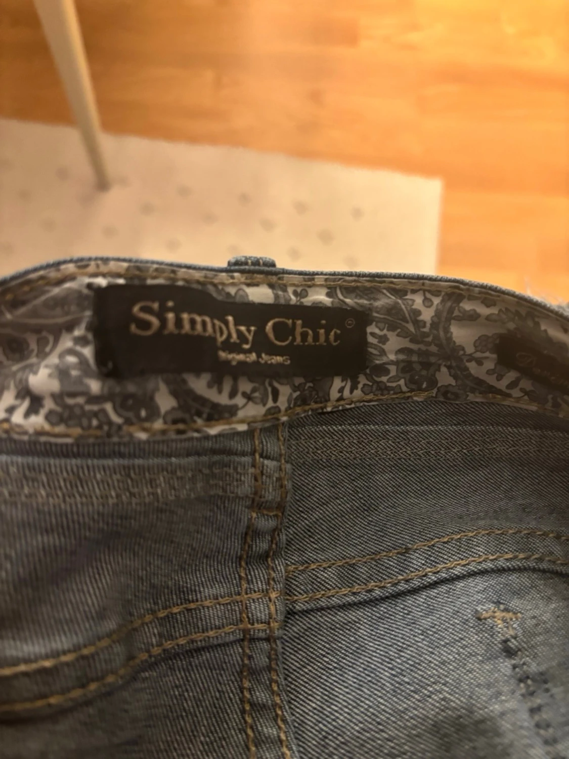 Blå slitna bootcut jeans - 2