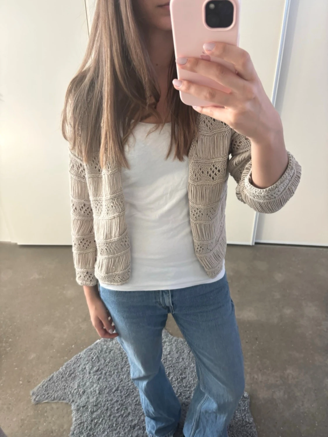 Beige virkad kofta i kort modell