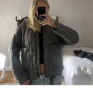 Zara jacka - Super snygg jacka från zara! Perfekt nu inför den tidiga våren🌸 