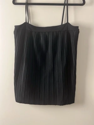 Svart top från only - Svart top storlek m från only med ett randigt pattern