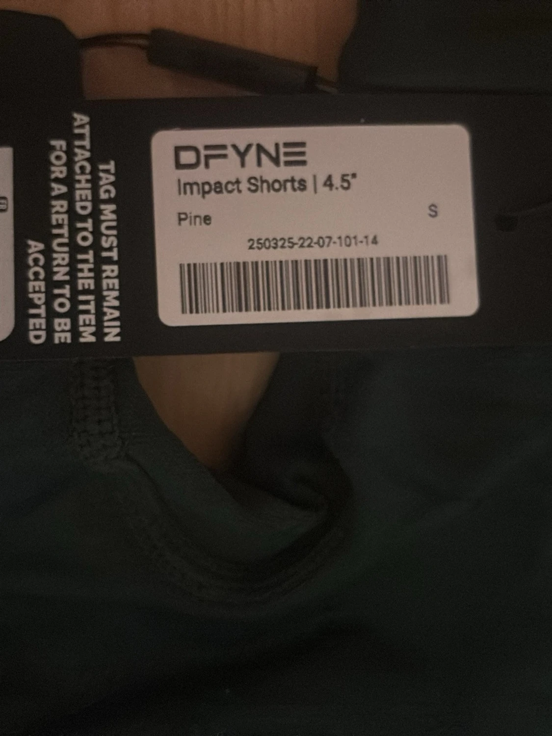 Mörkgröna shorts från DYNE - 3