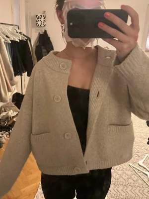 Stickad overshirt - Snygg stickad kofta/ overshirt💞