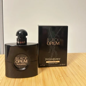 YSL Black Opium La Perfum - Black Opium från Yves Saint Laurent  - La Perfumrymmer                                                                      50 ml. Endast testad en gång, aldrig använd annars.       