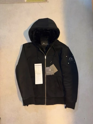 Moose knuckles Bunny. - Har planer på att sälja min Moose knuckles. Det här är en intresse koll. Använt den få tal gånger. Köpt i december 2026.