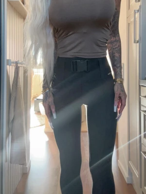 Svarta leggings  - Svara leggings med skärp från aim’n i storlek S (passar mig storlek xs/s), endast använda vid ett tillfälle. 🌸🩷 ▪️ TikTok - Ginise ✨ 