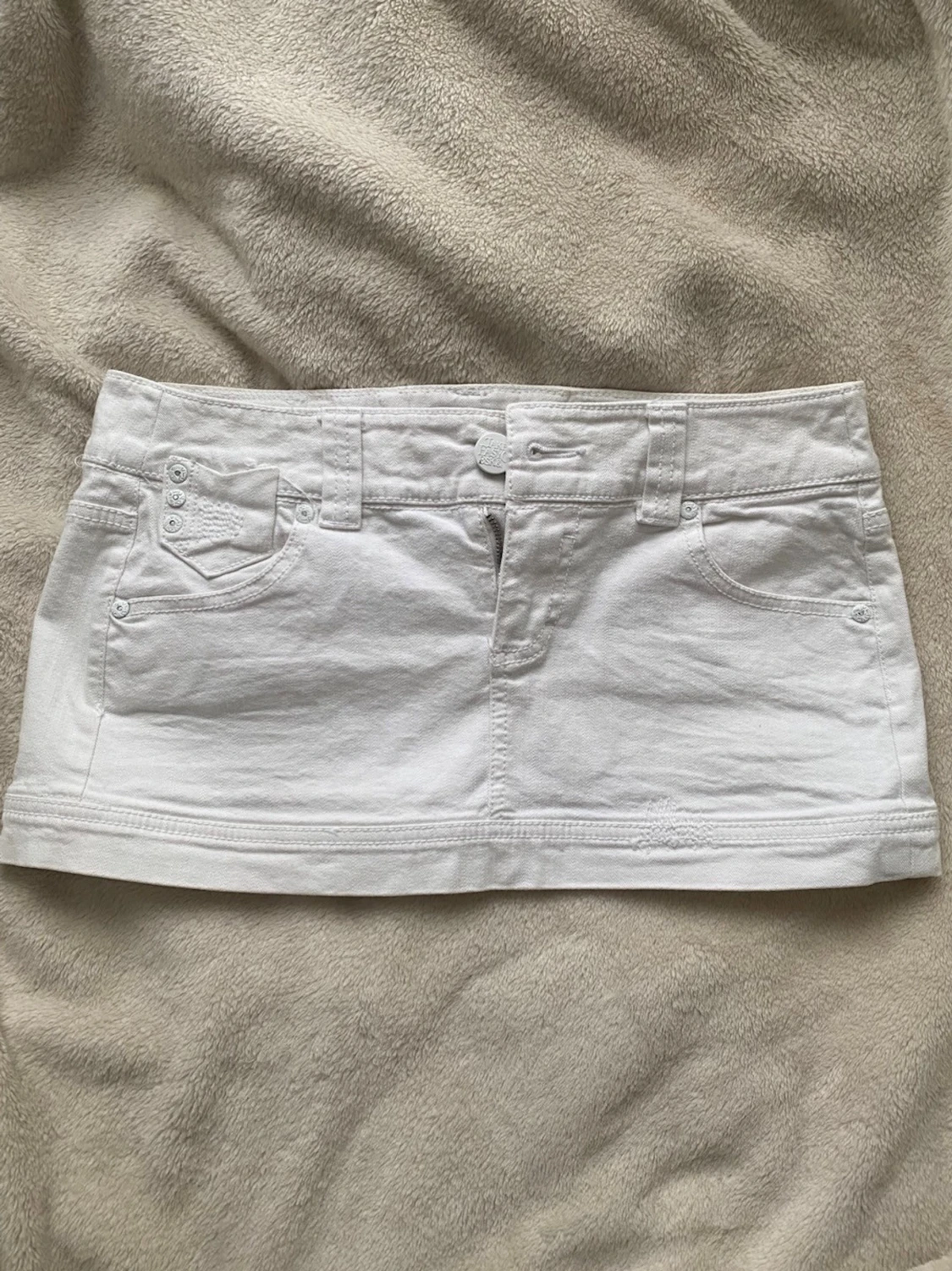 Vit kort jeanskjol med fickor - 1