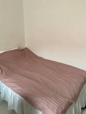 Påslakanset - Säljer detta bäddset från Hemtex. Endast använt en gång. Medföljer två påslakan och två örngott! 