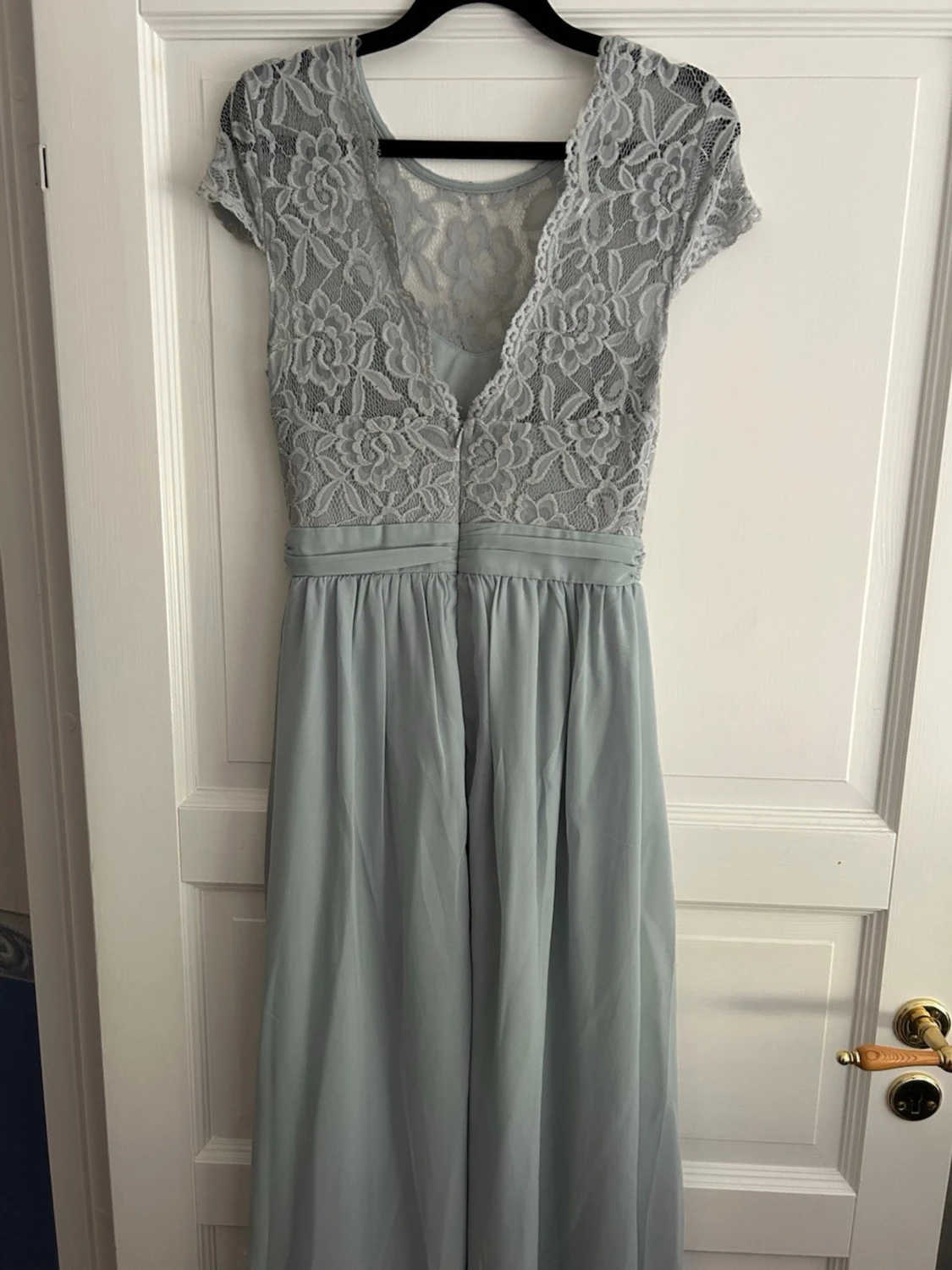 Ljusblå långklänning med spets - 1