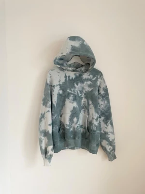 Hoodie från Junkyard i storlek S - Nästan aldrig använd hoodie från Junkyard i storlek. Köparen står alltid för frakt! 📦💗