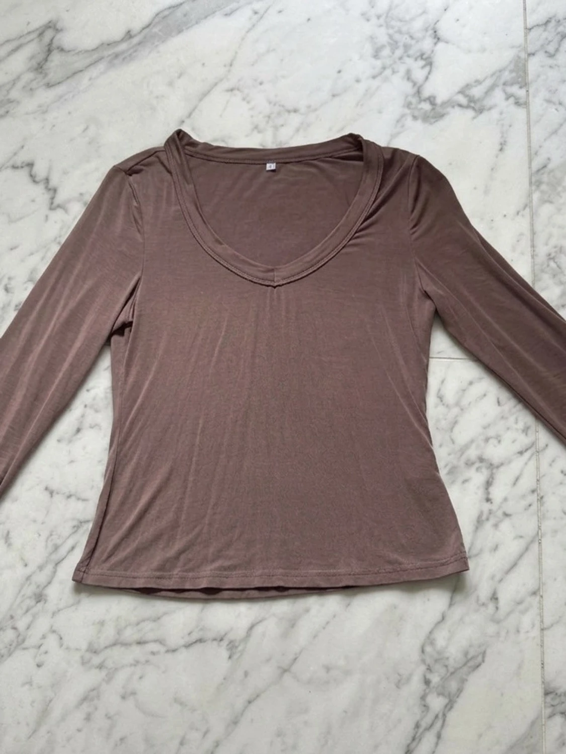 Brun långärmad topp med v-ringning
