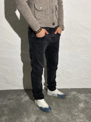 Replay jeans  - Ett par riktigt snygga jeans från Replay i storlek W32 L32 i modellen Anbbas 