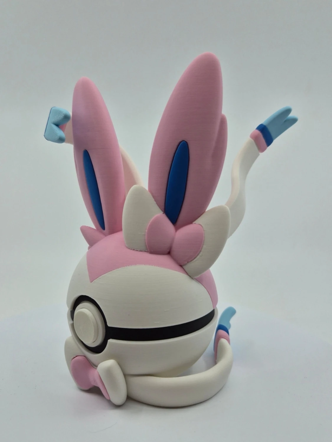 Pokémon pokeball Sylveon