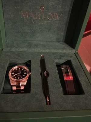 klocka - Helt ny Marlow Miller klocka köpt från Åhlens, aldrig använt, Går att justera storleken på klockan och den kommer med en alternativ armband. Skriv om intresserad!