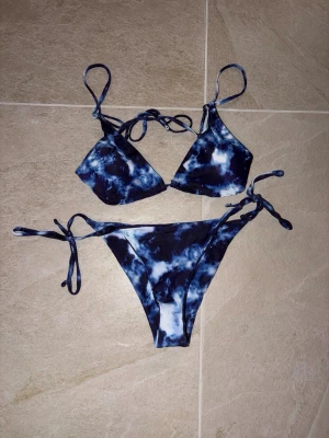 Bikini från Zaful  - Köpte denna för jättelänge sedan vet inte märket men det står Zaful i bikinin💕har aldrig använt denna och pris kan diskuteras🌸