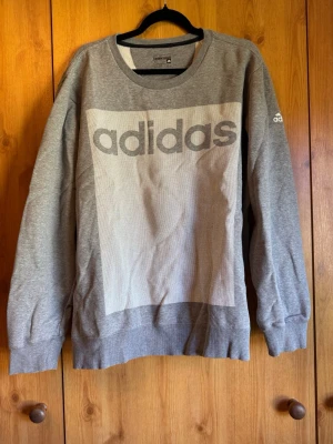 Sweatshirt  - Använd fåtal ggr!🌷