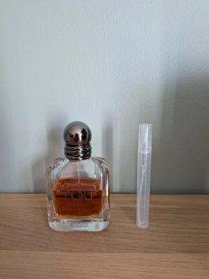 Stronger with you intensely parfym sample - Jag säljer ett sample av Stronger with you intensely. Prislista: 5ml 40kr/ 10ml 75kr/ 15ml 100kr/ 20ml 125kr/ 25ml 150kr