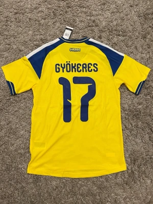 Gyökeres Sverige hemma tröja M spelar version - Spelar version, size M