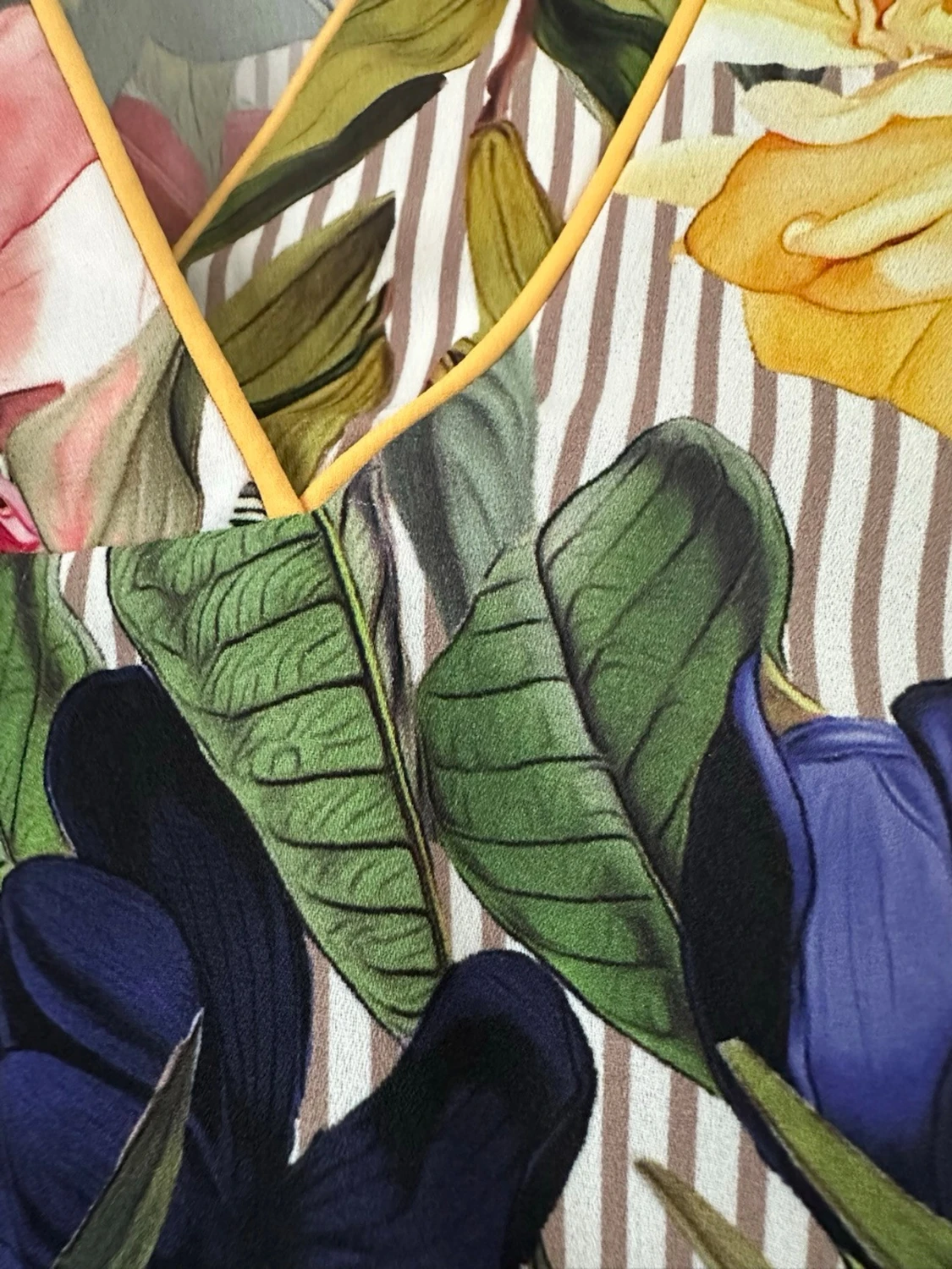 Lindex - Blommig & randig blus med v-ringning - storlek 38 - 6