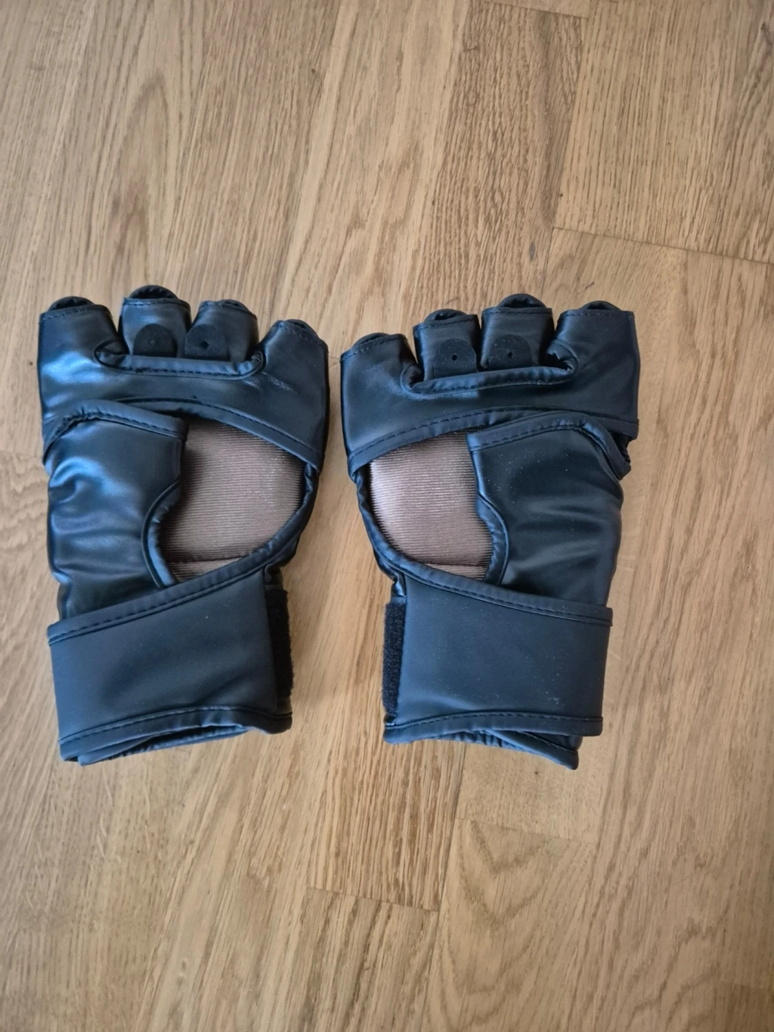 Svarta Everlast MMA-handskar - 2