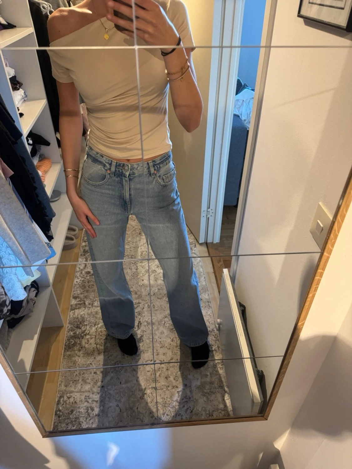 Ljusblå raka jeans med hög midja