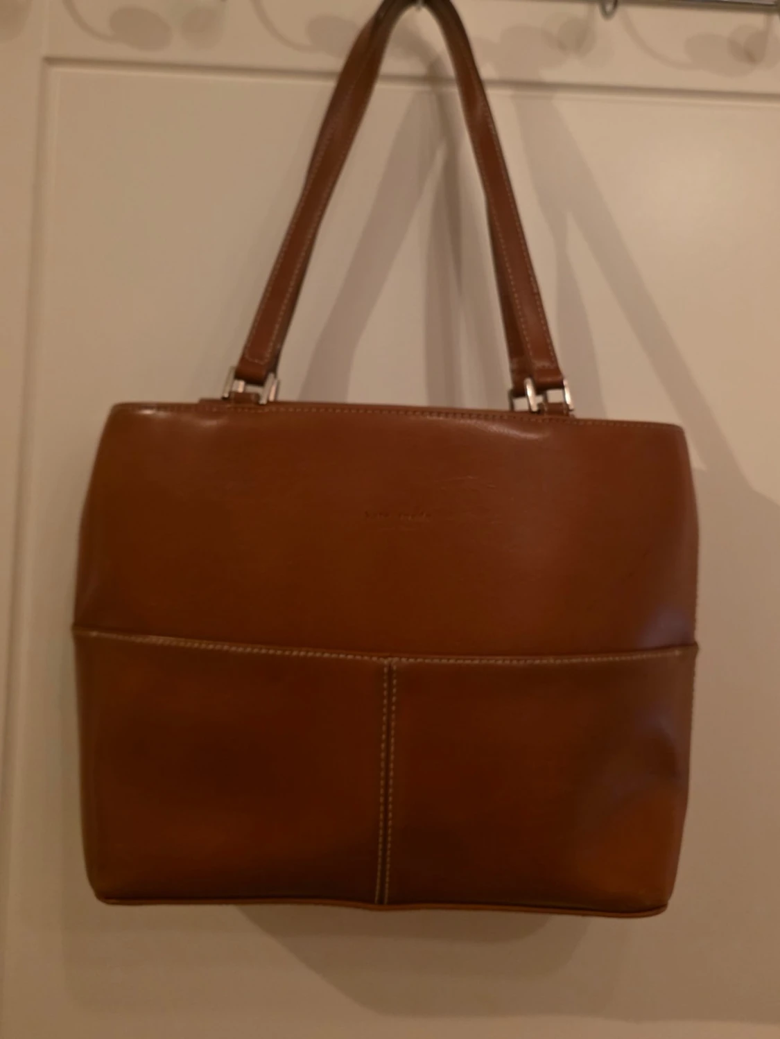 Brun läderhandväska från Kate Spade