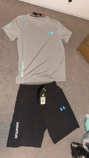 Under armour set - Hej, säljer under armour sets. Finns fler färger. Skriv för mer info.