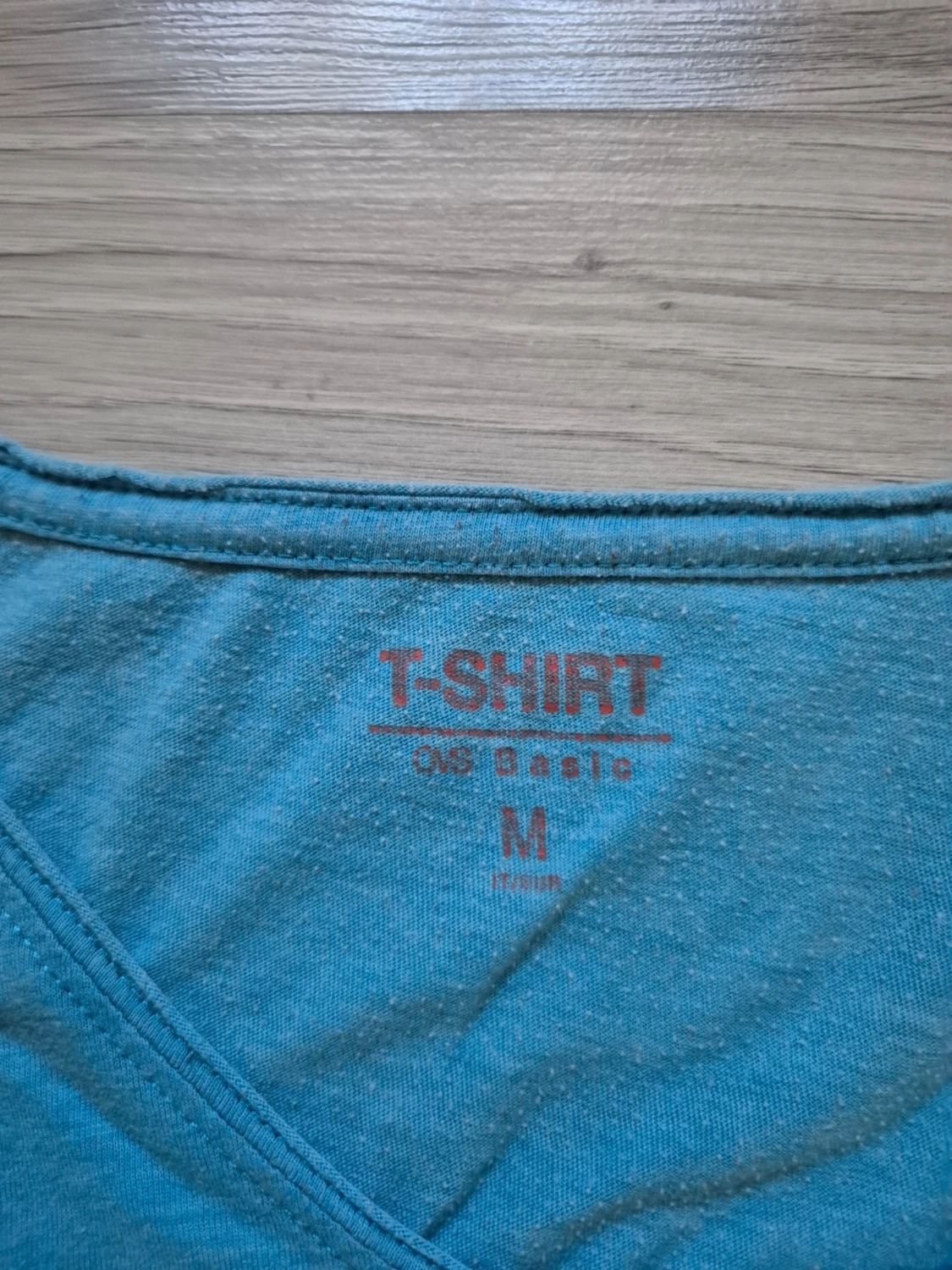 Blå basic t-shirt med v-ringning - 2