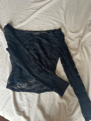 Svart spets tröja - Svart spets tröja 