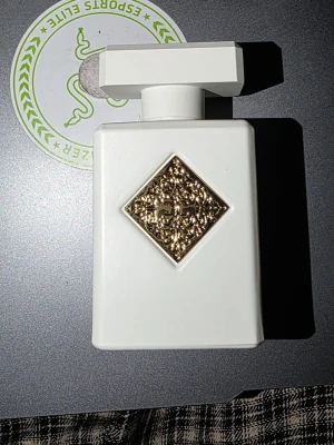 Initio musk therapy  - Initio musk therapy, dags att sälja flera av mina parfymer då jag inte använder dom och sparar ihop pengar. Alla mina parfymer medföljer med orginal kartong och alla är äkta såklart, de är beställd online ifrån boozt och andra stora hemsidor, den är helt ny och bara testad, köpte den runt februari så den är helt full och aldrig använd bara testad, billigaste på nättet 3000, mitt pris 2150kr.