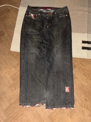 Vintage Coogi jeans - Selling my Coogi jeans I bought from a vintage store in Paris don’t really like these anymore and ready to let them go, they are pretty beat up. W40 L34