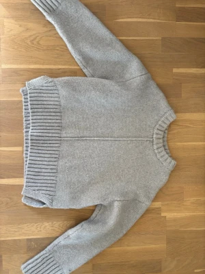 Ljusblå stickad tröja - Kommer inte till användning. Köpt för 400 säljer för 150