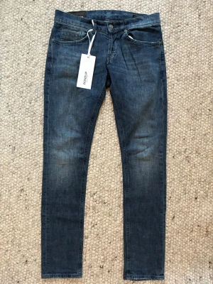 Dondup jeans - Go färg, knappt använda. Midja 40,5cm längd 103cm 