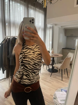 Zebra body från H&M aldrig använd  - Super snygg slutsåld body från H&M 