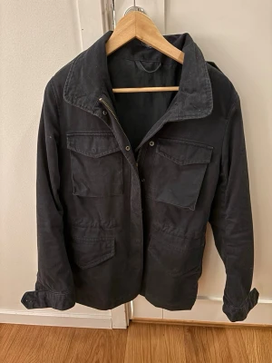 Fieldjacket från polo Ralph lauren denim & supply - Tjena, säljer nu denna riktigt snygga fieldjackan från polo Ralph lauren i mycket fint skick utan defekter. Jackan är i storlek s men skulle passa en m också hör av er vid frågor eller funderingar priset går att diskutera!!