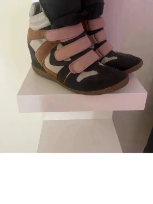 Kilklack sneakers  - Kilklack sneakers från steve madden i bra skick! Skriv vid intresse eller gällande pris eller andra frågor!