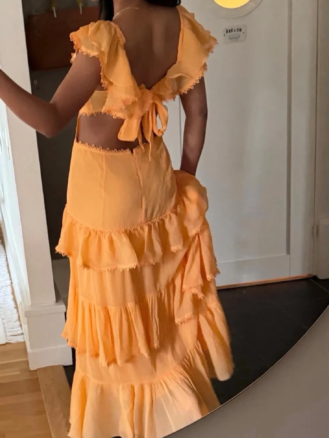  volangklänning med cut out - 1