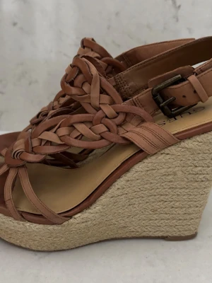 Guess sandaler - Guess sandaler, läder. 