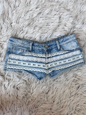 U5 lågmidjade jeansshorts  - Se fler shorts på min profil! Midja ca 38