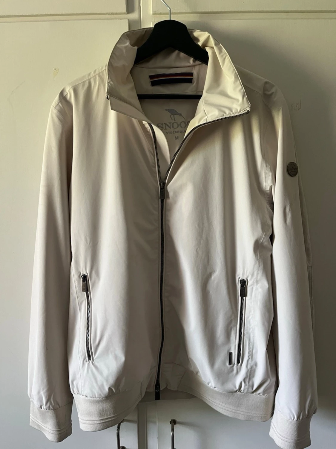 Beige vindjacka från J.Lindeberg