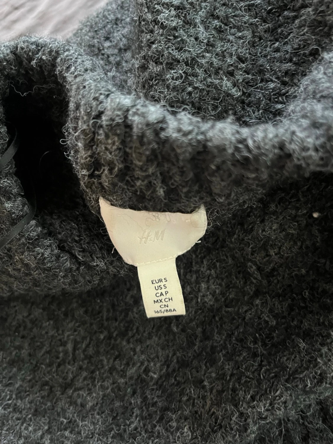 Mörkgrå stickad tröja från H&M - 1