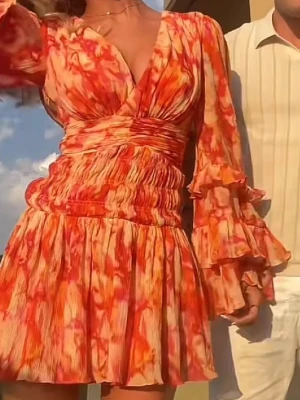 NA-KD x Sanna Jörnvik volangklänning - Slutsåld klänning från NA-KD x Sanna Jörnvik-kollektionen ✨ Superfin passform med markerad midja och volangärmar. Perfekt till sommar, semester, midsommar eller fest. Endast testad då den inte passade mig.