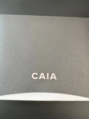 CAIA Mini Parfym Kollektion  - Slutsåld limited edition gift set med tre härliga dofter från CAIA. Dofterna är Muse, Senso och Le Soir Lumiere och samtliga är 15 ml/st. Helt ny och oöppnad förpackning!