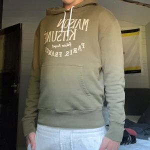 Maison Kitsune Hoodie - Maison Kitsune hoodie, strl M, pris kan diskuteras vid snabb affär, köpt här på plick innan. Skriv vid funderingar