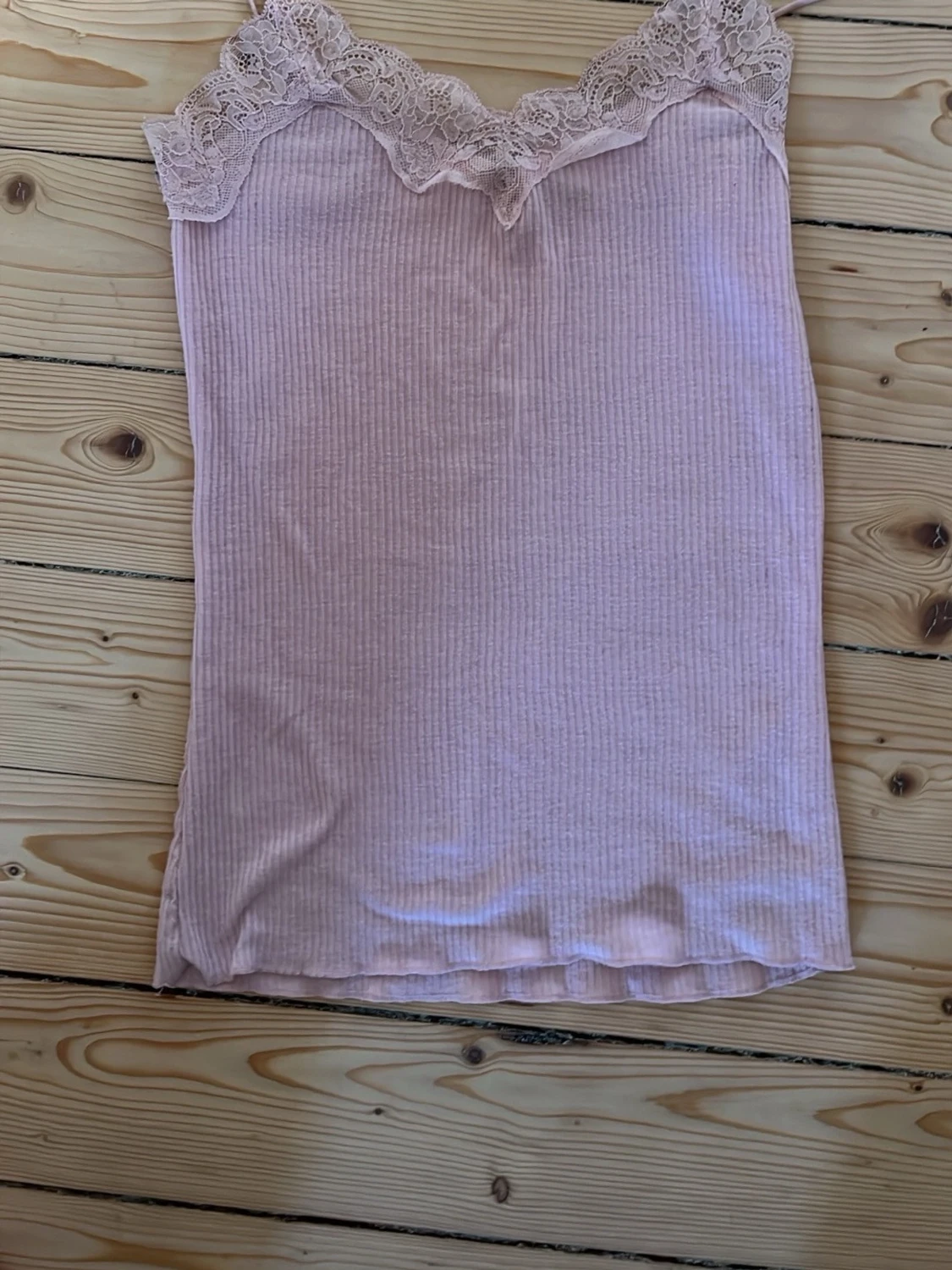 Ljusrosa topp med spets - 1