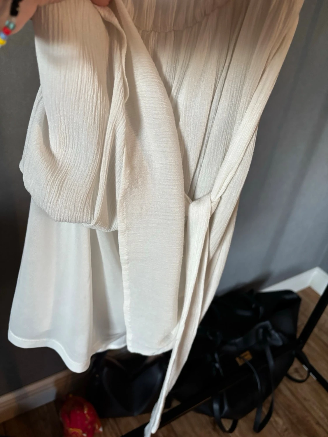 Vit off shoulder klänning med volang - 3