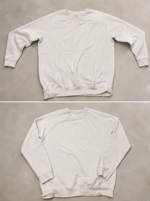 Vit crewneck sweatshirt från Acne Studios - Vit sweatshirt från Acne Studios i klassisk crewneck-modell. Tröjan har långa ärmar, ribbade muddar och avslappnad passform. Perfekt för en clean och stilren look. Materialet är mjukt och bekvämt, passar till många outfits.